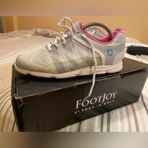 Women’s golf shoes